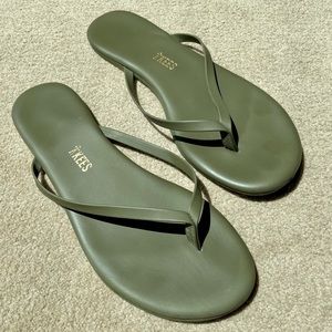 TKEES Flip Flops Size 7